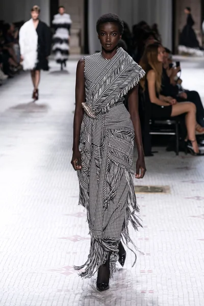 Look 3